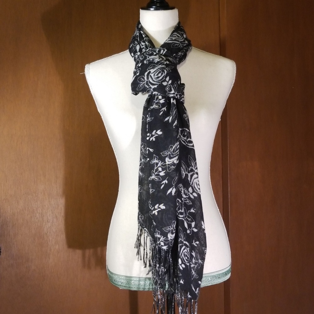 Rose Scarf 💕 - Picture 2 of 7